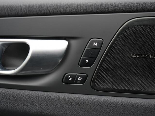 Volvo XC60 2.0 T8 Plug-in hybrid AWD Plus Dark