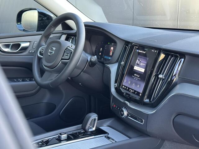 Volvo XC60 2.0 T6 Plug-in hybrid AWD Ultra Dark 360 Camera / Head-up display / Harman Kardon audio / trekhaak / Panorama dak / stoel- en stuurverwarming / leer