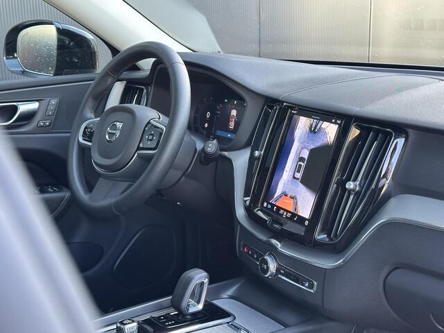 Volvo XC60 2.0 T6 Plug-in hybrid AWD Plus Dark 360 camera / elektrische stoelen / memory / trekhaak / Panorama dak / stoel- en stuurverwarming / leer