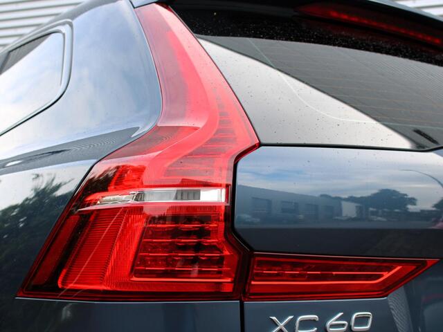 Volvo XC60 2.0 T6 Plug-in hybrid AWD Ultra Dark Automaat / Panoramadak / Head-up display / Trekhaak