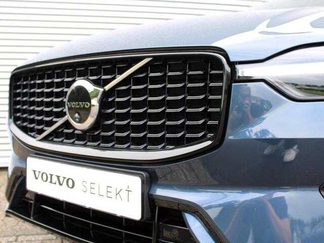 Volvo XC60 2.0 T6 Plug-in hybrid AWD Ultra Dark Automaat / Panoramadak / Head-up display / Trekhaak