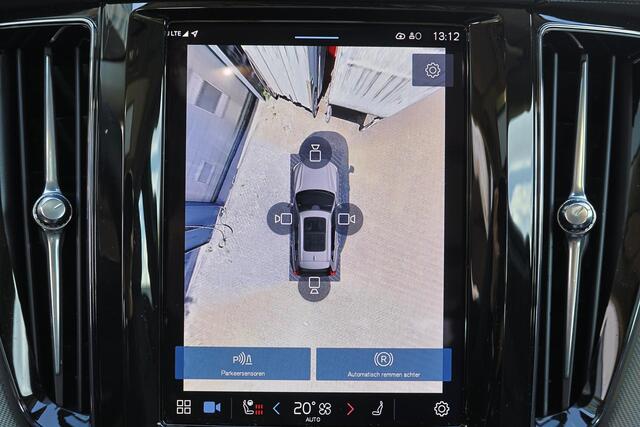 Volvo XC60 T6 Recharge AWD Ultra Dark - Panorama/schuifdak - IntelliSafe Assist & Surround - 360º Camera - Harman/Kardon audio - Adaptieve LED koplampen - Verwarmde voorstoelen, stuur & achterbank - Parkeersensoren voor & achter - Elektr. bedienb. voorstoelen met ge