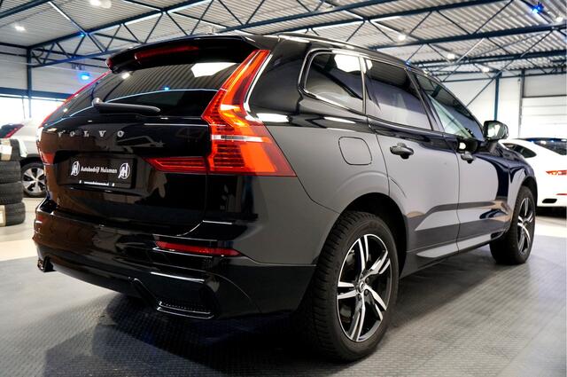 Volvo XC60 2.0 T6 AWD LONG RANGE 293kW/399pk Aut8 Plug-in hybrid Plus Dark PANORAMADAK + EL.TREKHAAK + ADAPT.CRUISE + PILOT ASSIST + CAMERA + STOEL-&STUURVERWARMING + GOOGLE DASH&SERVICES + LANE ASSIST + PARKSENSOREN + 19" LM-VELGEN!!