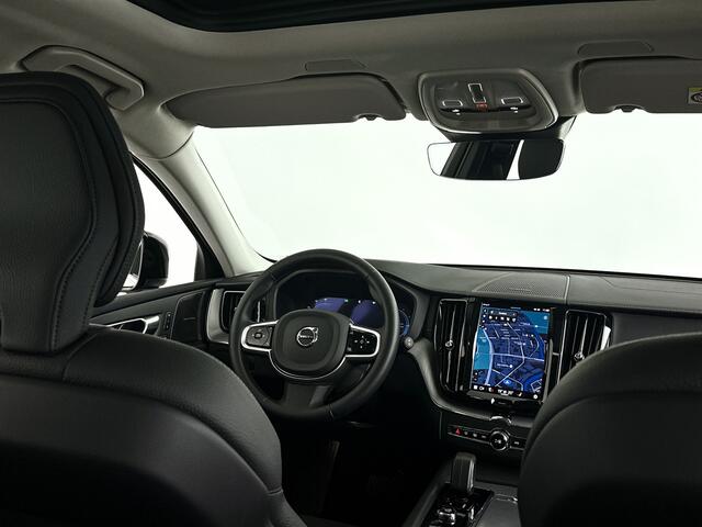 Volvo XC60 T6 Plug-in hybrid AWD Ultra Dark | Panoramadak | 360º camera | Stoel- en Stuurverwarming | Harman Kardon | Trekhaak