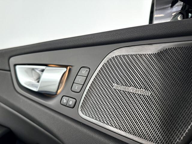 Volvo XC60 T6 Plug-in hybrid AWD Ultra Dark | Panoramdak | 360º camera | Harman Kardon | Stoel- en Stuurverwarming | Trekhaak