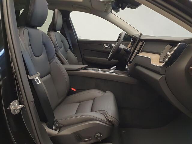 Volvo XC60 2.0 T6 Plug-in hybrid AWD Ultra Dark ¤78.942,- nieuw, Wegklapbare trekhaak, Panoramadak, Harman/Kardon