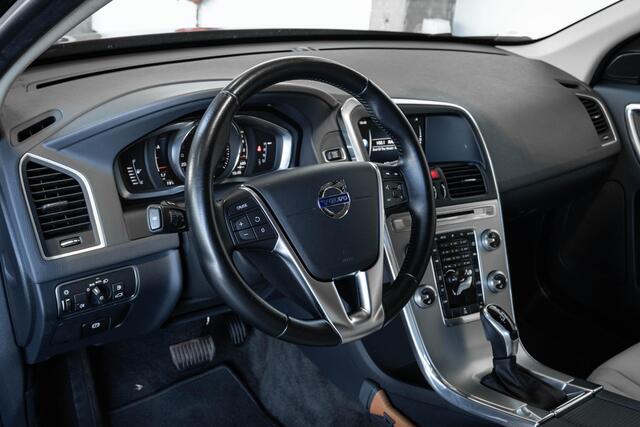 Volvo XC60 T5 Automaat FWD Polar+ | Dealeronderhouden | 2de eigenaar | Lederen bekleding | Panoramadak | Parkeerverwarming | Electrische bedienbare stoelen | Parkeersensoren voor + achter | High performance audio | Parkeercamera | Volvo on Call