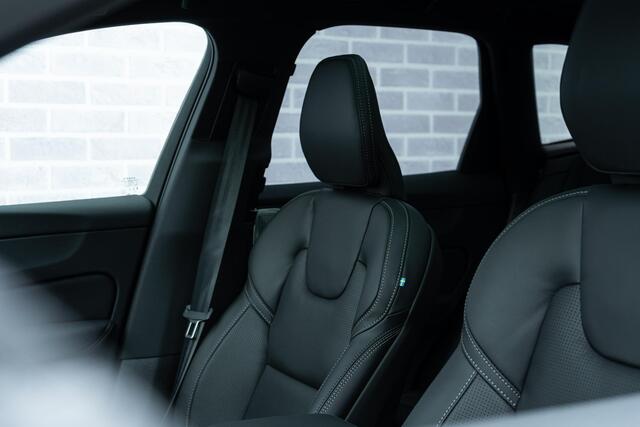 Volvo XC60 T8 Plug-in hybrid AWD Ultra Black Edition - Facelift - | Op voorraad | Luchtvering | Bowers & Wilkins | Massage/ventilatie stoelen | Gelamineerde zijruiten | 22" LM