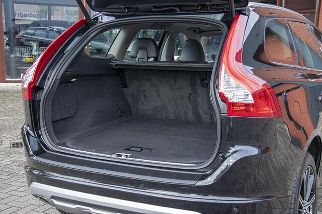 Volvo XC60 2.4 D4 R-DESIGN / TREKHAAK / PANO