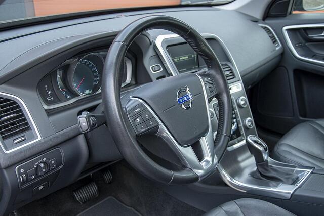 Volvo XC60 2.4 D4 R-DESIGN / TREKHAAK / PANO