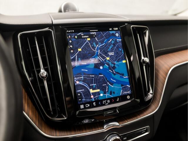 Volvo XC60 2.0 T8 Plug-in hybrid AWD Ultimate Dark 455Pk (LUCHTVERING, PANORAMADAK, BOWERS & WILKINS AUDIO, SURROUND CAMERA, STOELVERWARMING EN VENTILATIE, KEYLESS ENTRY, HEAD-UP DISPLAY, TREKHAAK ELEKTRISCH, NIEUWSTAAT)