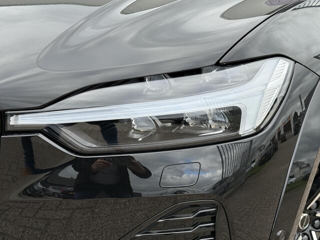 Volvo XC60 2.0 T6 Plug-in hybrid AWD Ultra Black Edition | Nieuw | Facelift! | Trekhaak | Luchtvering | 22'' Wielen | Gelaagd Glas | 360º Camera | VOL