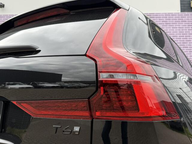 Volvo XC60 2.0 T6 Plug-in hybrid AWD Ultra Black Edition | Nieuw | Facelift! | Trekhaak | Luchtvering | 22'' Wielen | Gelaagd Glas | 360º Camera | VOL