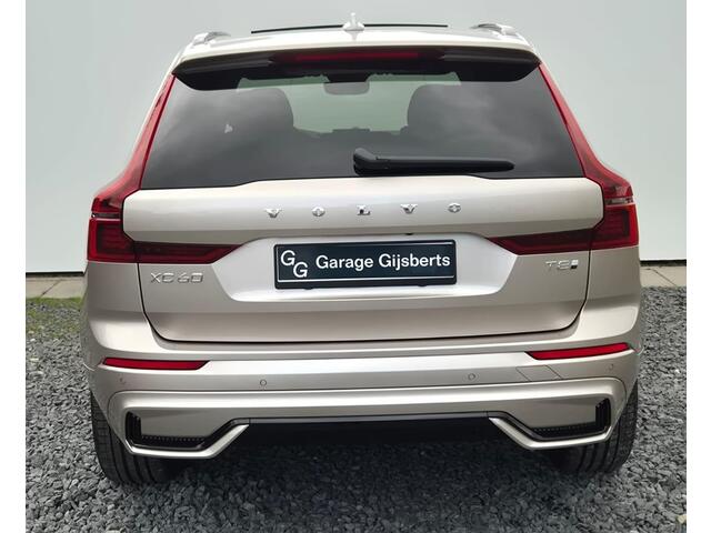 Volvo XC60 2.0 T8 Plug-in hybrid AWD Ultra Dark Zeer Compleet - MY 2026 - Luchtvering - 21" Wielen - Panorama dak - Lighting -Head up - B&W Audio - 360 Cam - Alarm - Climate - Privacy Glass - Geluidsisolerend glas