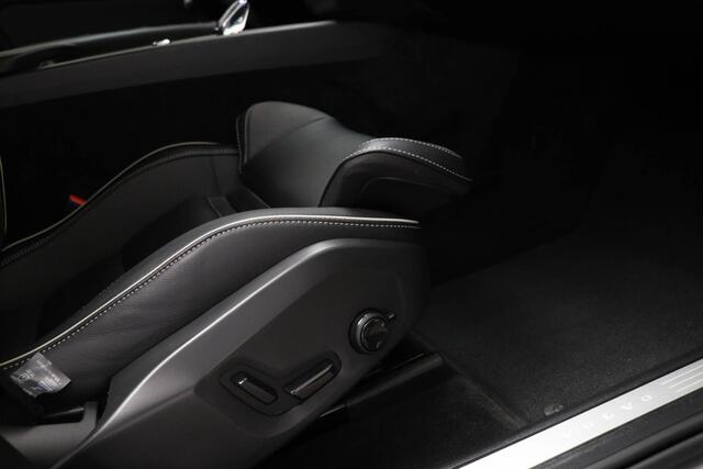 Volvo XC60 B4 Ultimate Dark | LEDER | STOELVERWARMING | DAB | APPLE | TREKHAAK
