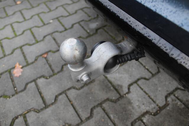 Volvo XC60 B5 Plus Dark | Incl. 12 maanden garantie | Trekhaak | Cruise Control | Verwarmde stoelen | Verwarmd stuurwiel | Apple Carplay/Android Auto | Elektrisch verstelbare voorstoelen | Elektrisch bedienbare achterklep | Lichtmetalen velgen | Bluetooth | DAB