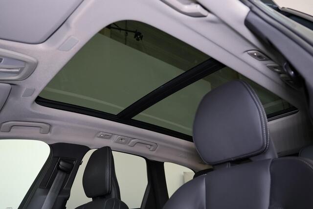 Volvo XC60 T6 Plug-in hybrid AWD Ultra Dark - Luchtvering - Panorama/schuifdak - IntelliSafe Assist & Surround - 360º Camera - Harman/Kardon audio - Adaptieve LED koplampen - Nappaleder - Verwarmde voorstoelen, stuur & achterbank - Stoelventilatie - Parkeersensoren