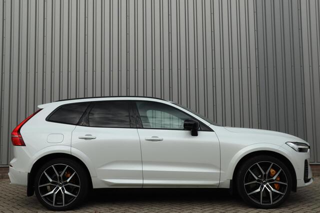 Volvo XC60 2.0 T8 Plug-in-hybrid AWD Polestar Engineered | 360-camera | Verstelbare schokdemping | Schuif/kanteldak | 22" velgen | BTW | Trekhaak | Harman Kardon |