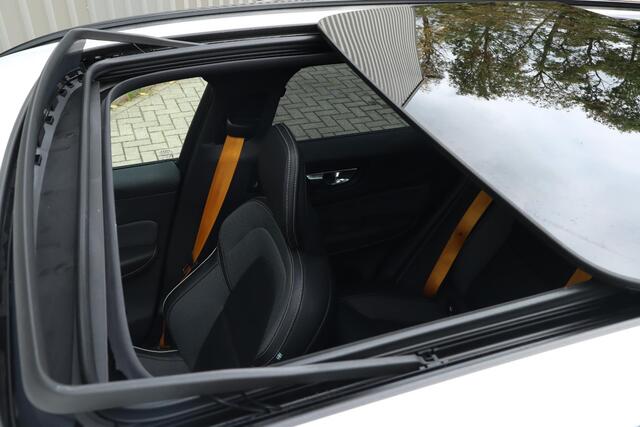 Volvo XC60 2.0 T8 Plug-in-hybrid AWD Polestar Engineered | 360-camera | Verstelbare schokdemping | Schuif/kanteldak | 22" velgen | BTW | Trekhaak | Harman Kardon |