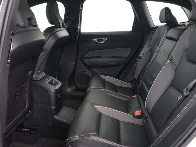 Volvo XC60 2.0 Recharge T8 AWD R-Design | Panoramadak | Trekhaak | Adaptive cruise | Stoelverwarming | Carplay | Harman/Kardon | Navigatie | Memory | Sportstoelen | Achterbankverwarming | PHEV | Plug In