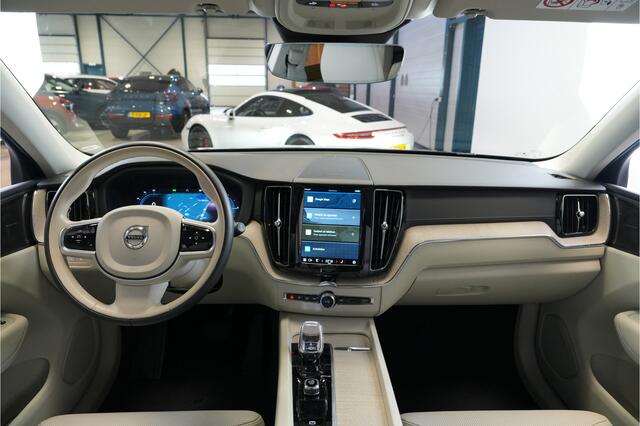 Volvo XC60 2.0 T8 AWD Recharge LONG RANGE 335kW/455pk Aut8 Ultimate Bright LUCHTVERING + HARMAN/KARDON + PANORAMADAK + PILOT ASSIST + ADAPT.CRUISE + LANE ASSIST + STOELMASSAGE + STOELVERWARMING&-VENTILATIE + 360 CAMERA + KEYLESS + PARKSENSOREN + 20" LM-VELGEN!!