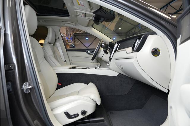 Volvo XC60 2.0 T8 AWD Recharge LONG RANGE 335kW/455pk Aut8 Ultimate Bright LUCHTVERING + HARMAN/KARDON + PANORAMADAK + PILOT ASSIST + ADAPT.CRUISE + LANE ASSIST + STOELMASSAGE + STOELVERWARMING&-VENTILATIE + 360 CAMERA + KEYLESS + PARKSENSOREN + 20" LM-VELGEN!!