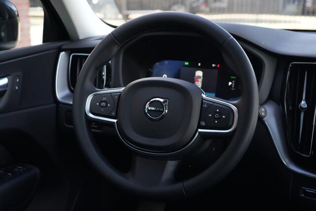 Volvo XC60 2.0 T6 Plug-in hybrid AWD Core Bright 350pk Panoramadak/Navigatie/Camera