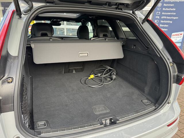 Volvo XC60 2.0 T8 Plug-in hybrid AWD Plus Dark GRATIS Afleverpakket! | Panoramadak | Memory | Adaptive Cruise | Harmon \ Kardon |