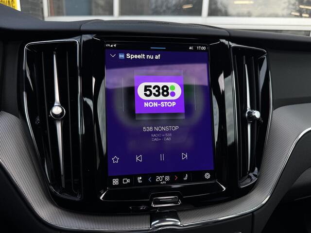 Volvo XC60 2.0 T8 Plug-in hybrid AWD Plus Dark GRATIS Afleverpakket! | Panoramadak | Memory | Adaptive Cruise | Harmon \ Kardon |