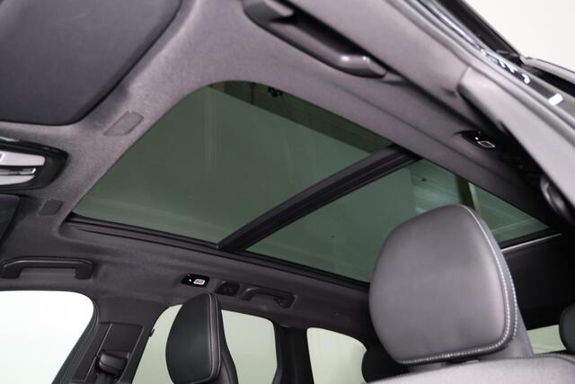 Volvo XC60 T6 Recharge AWD Plus Black Edition - LONG RANGE - Luchtvering - Panorama/schuifdak - IntelliSafe Assist & Surround - 360º Camera - Harman/Kardon audio - Adaptieve LED koplampen - Verwarmde voorstoelen, stuur & achterbank - Parkeersensoren voor & achter -