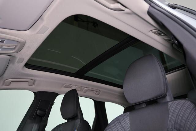 Volvo XC60 T6 Recharge AWD Core Bright - LONG RANGE - Panorama/schuifdak - IntelliSafe Assist & Surround - Parkeercamera achter - Verwarmde voorstoelen, stuur & achterbank - Parkeersensoren voor & achter - Draadloze tel. lader - High Performance audio - 18' LMV