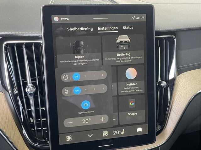 Volvo XC60 2.0 T6 Plug-in hybrid AWD Ultra Bright / Panorama Dak / Trekhaak / Head Up