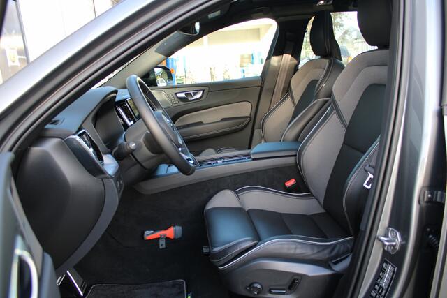 Volvo XC60 B5 265 pk Automaat R-Design | 360º Camera | Trekhaak | BLIS