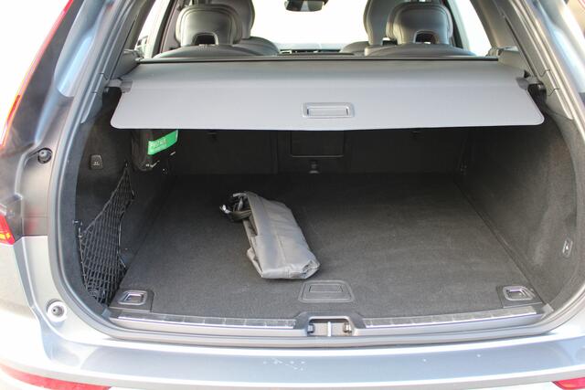 Volvo XC60 B5 265 pk Automaat R-Design | 360º Camera | Trekhaak | BLIS