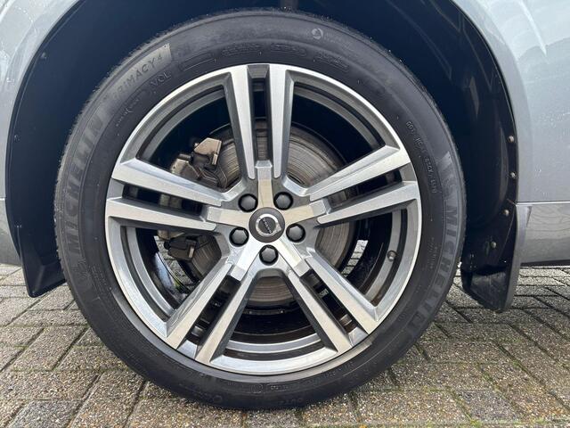 Volvo XC60 B5 R-Design 20"L.M.Velgen|Park.Verwaring|Donker Glas|Automaat