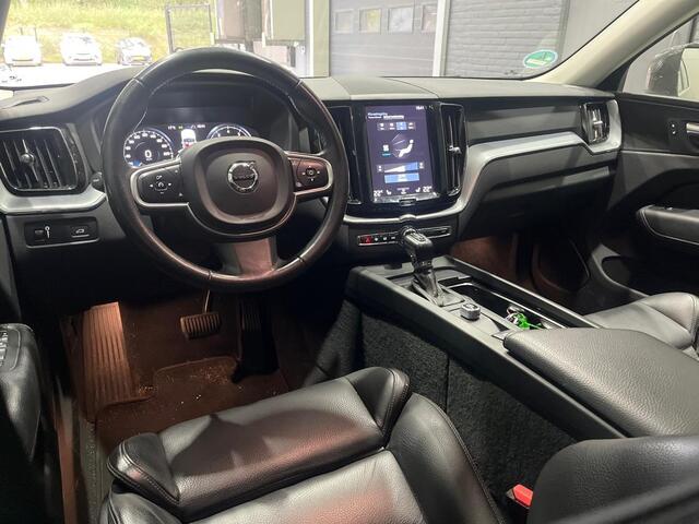 Volvo XC60 T5 Momentum | Trekhaak | Leder | Stoelverwarming | Keyless | Getint Glas