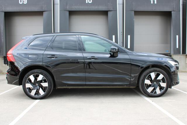 Volvo XC60 T6 350PK Plug-in hybrid AWD Plus Dark | Adaptieve Cruise Control met Pilot Assist | Elektrisch bedienbaar panoramisch schuif-/kanteldak | Premium audio by Harman Kardon | Elektrische voorstoelen met geheugen | Verwarmbare voorstoelen + stuurwiel