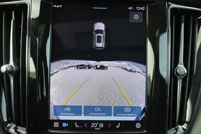 Volvo XC60 T6 Recharge AWD Core Bright - Panorama/schuifdak - IntelliSafe Assist & Surround - Parkeercamera achter - Verwarmde voorstoelen - Parkeersensoren voor & achter - Draadloze tel. lader - Extra getint glas - 18' LMV