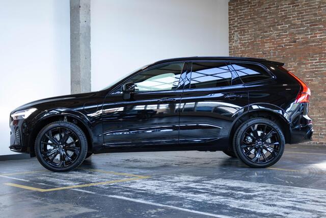 Volvo XC60 2.0 T6 Plug-in hybrid AWD Plus Black Edition | Verwacht Nov. 2025 | Luchtvering | Head-Up Display | 360º Camera | Schuif/Kantel-Panoramadak | Google Infotainment | 21" Lichtmetalen Wielen |