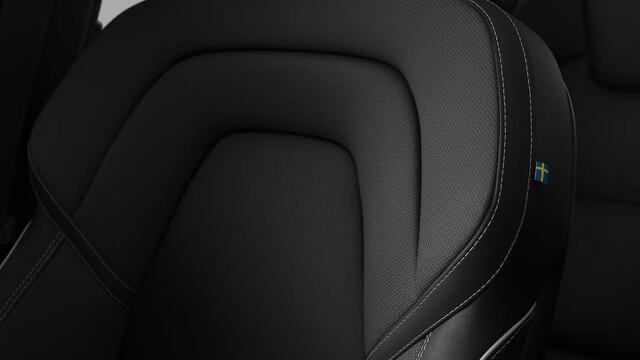 Volvo XC60 2.0 T6 Plug-in hybrid AWD Plus Black Edition | Verwacht Nov. 2025 | Luchtvering | 360º Camera | Schuif/Kantel-Panoramadak | Head-Up Display | 21" Lichtmetalen Wielen | Donkergetint Glas |