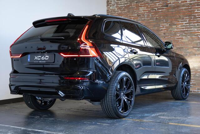 Volvo XC60 2.0 T6 Plug-in hybrid AWD Plus Black Edition | Verwacht Dec. 2025 | Luchtvering | Head-Up Display | 360º Camera | Schuif/Kantel-Panoramadak | Google Infotainment | 21" Lichtmetalen Wielen |