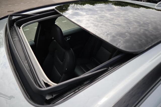 Volvo XC60 2.0 T6 Plug-in hybrid AWD Plus Dark | 360-camera | Schuif/kanteldak | Stuur & Stoelverwarming V+A | Trekhaak |