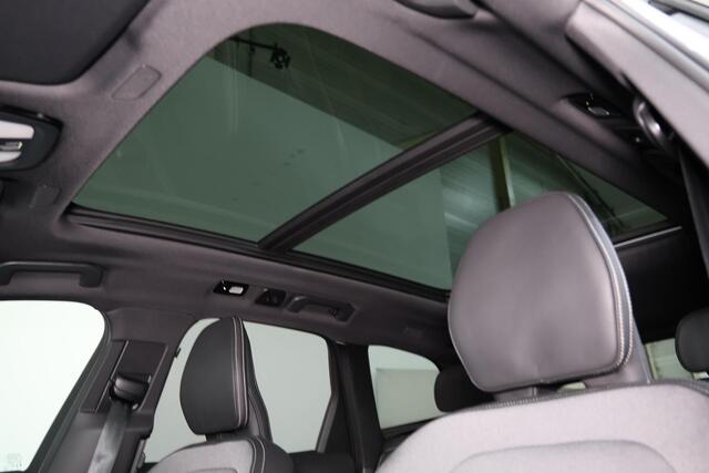 Volvo XC60 T6 Recharge AWD Ultra Black Edition - Panorama/schuifdak - IntelliSafe Assist & Surround - 360º Camera - Harman/Kardon audio - Adaptieve LED koplampen - Verwarmde voorstoelen, stuur & achterbank - Parkeersensoren voor & achter - Elektr. bedienb. voorstoel