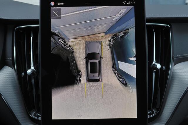 Volvo XC60 T8 Recharge AWD Ultra Black Edition - Luchtvering - Panorama/schuifdak - IntelliSafe Assist & Surround - 360º Camera - Harman/Kardon audio - Adaptieve LED koplampen - Verwarmde voorstoelen, stuur & achterbank - Parkeersensoren voor & achter - Elektr. bedi