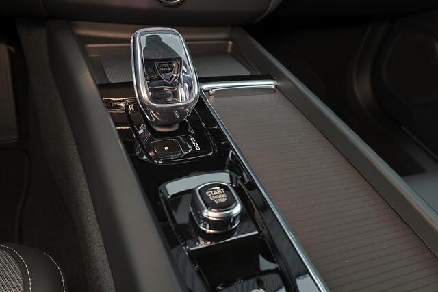 Volvo XC60 T8 Recharge AWD Ultra Black Edition - Luchtvering - Panorama/schuifdak - IntelliSafe Assist & Surround - 360º Camera - Harman/Kardon audio - Adaptieve LED koplampen - Verwarmde voorstoelen, stuur & achterbank - Parkeersensoren voor & achter - Elektr. bedi