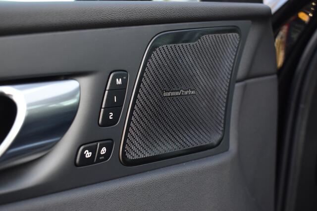 Volvo XC60 T6 AWD 350PK Plug-in Hybrid Ultra Dark | Trekhaak | Leer | H&K | ACC | Thuislader |