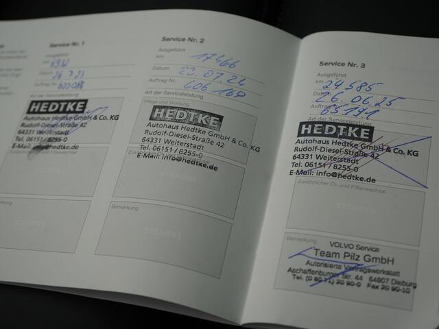 Volvo XC60 Recharge T6 AWD R-Design Plug In Hybrid 341pk Dealer O.H. PHEV | Panodak | Adaptive Cruise | 360 Camera | Google Assistent | Lederen Sportstoelen Memory & Verwarmd | Apple Carplay | Keyless | Virtual | Navigatie | DAB |