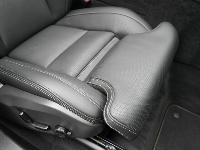 Volvo XC60 T6 Plug in Hybrid LONG RANGE AWD R-Design 350pk Dealer O.H. PHEV | Panodak | 360 Camera | Luxe Lederen Sportstoelen Memory & Ventilatie | 21" L.M | Google Maps | Keyless | Verwarmde Stoelen & Stuur | Virtual | DAB |