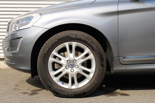 Volvo XC60 T5 Automaat FWD Summum | Elektrisch Glazen Panorama-Dak | Trekhaak Met Afneembare Kogel | Lichtmetalen Velgen 18" | Electronic Climate Controle | Voorstoelen Verwarmd | Park Assist Achter | Leder bekleding Offblack | Cruise Control | Bots Herkenning En A