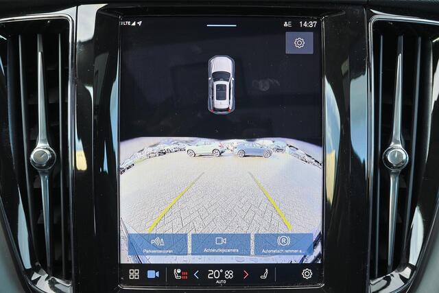 Volvo XC60 T6 Recharge AWD Core Bright - Panorama/schuifdak - IntelliSafe Assist & Surround - Adaptieve LED koplampen - Parkeercamera achter - Verwarmde voorstoelen, stuur & achterbank - Parkeersensoren voor & achter - Draadloze tel. lader - 18' LMV